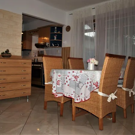 شقة Apartman Pri Starom Dube *