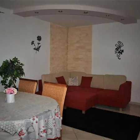 Apartment Apartman Pri Starom Dube